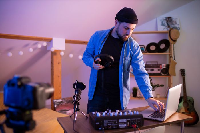 DJ Services – Live Music for Events